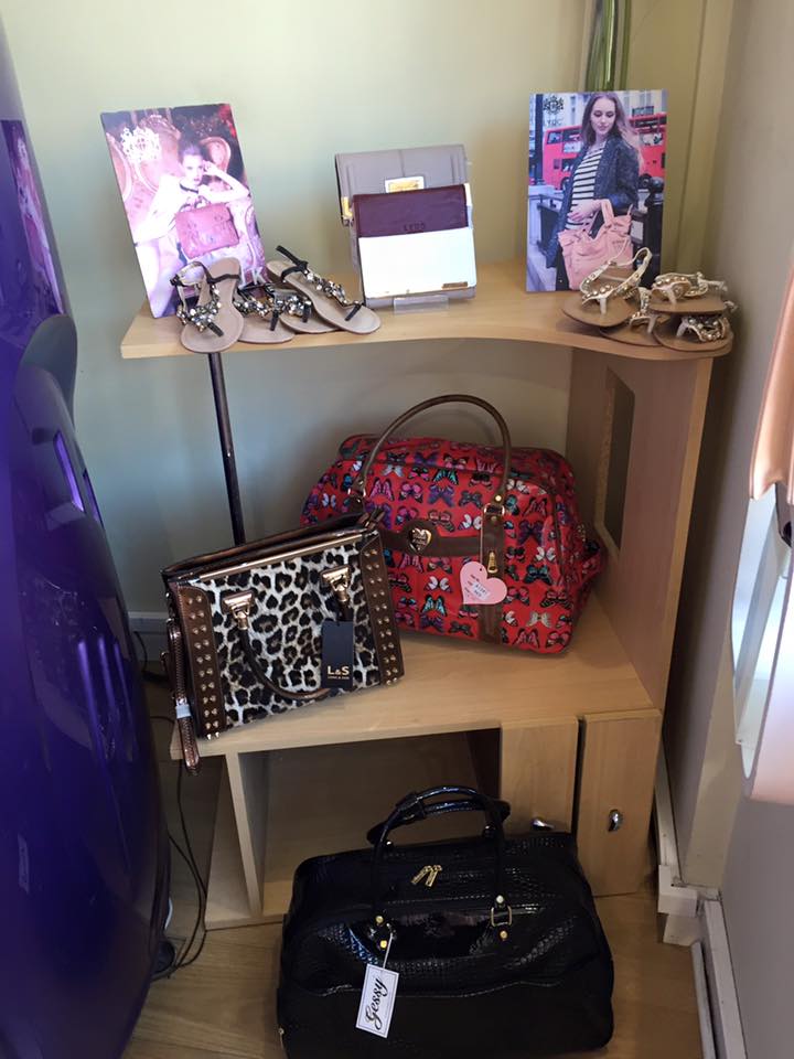 Anna discount smith handbags